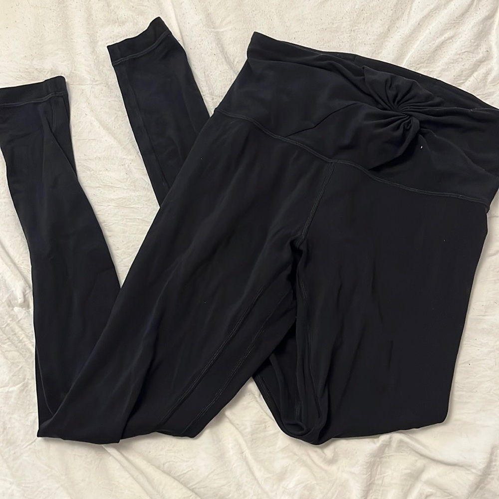 ALIGN LEGGINGS. Detailing in the front